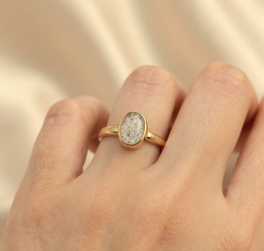 Anillo Atria 9mm Oro 18k