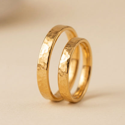 Par de alianzas martilladas 3mm Oro 18k con grabado a mano