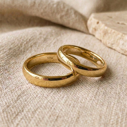 Par de alianzas bombé 4mm Oro 18k con grabado a mano