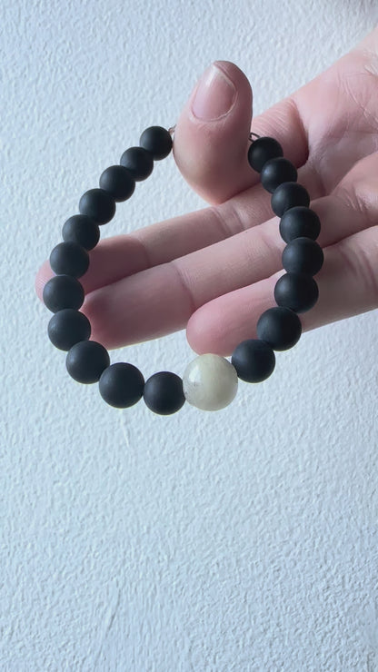 Pulsera Ónix con cuenta personalizada